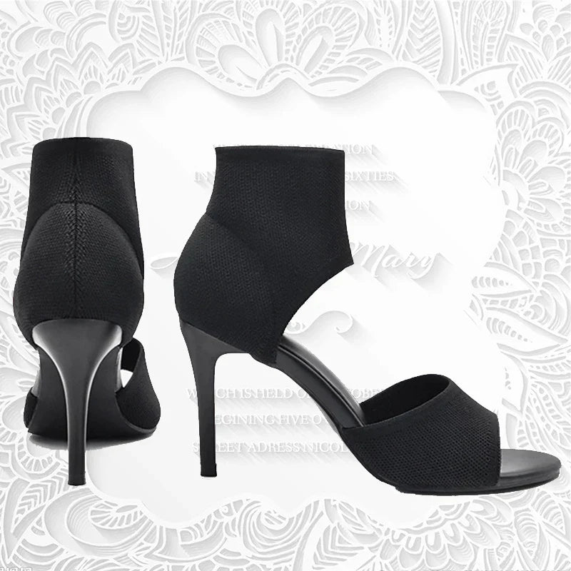 Elegante svarte stiletthæler med ergonomisk komfort. Perfekte pensko for et sofistikert uttrykk.