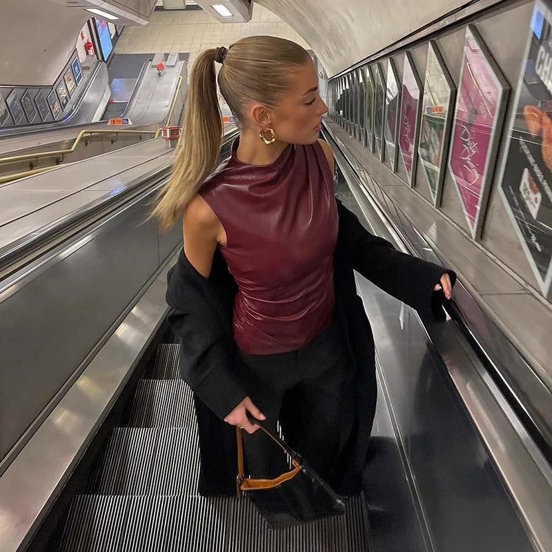 Kvinner ermeløs bodycon tanktopp i mykt stoff, ideell for lag-på-lag eller alene som topp.
