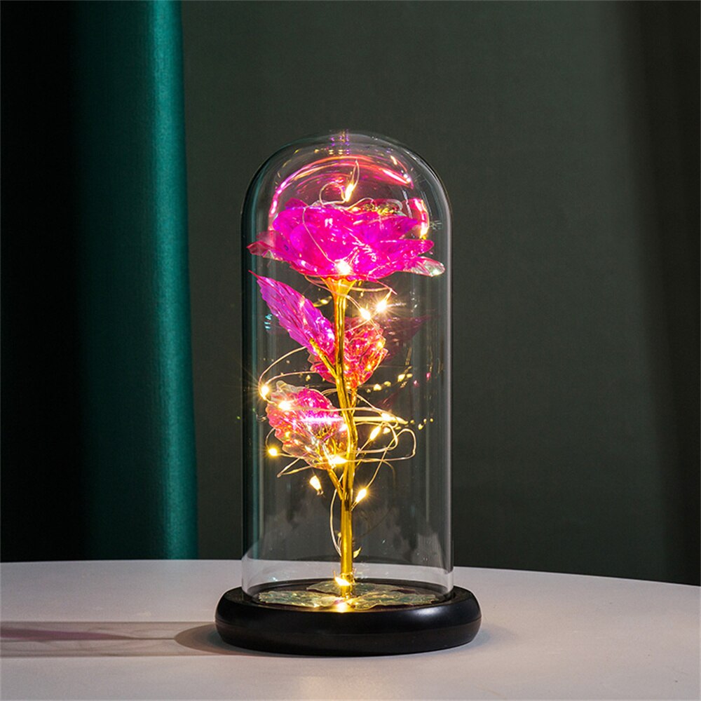 Evig rose med LED-lys i glasskuppel. Perfekt som romantisk gave til enhver anledning.