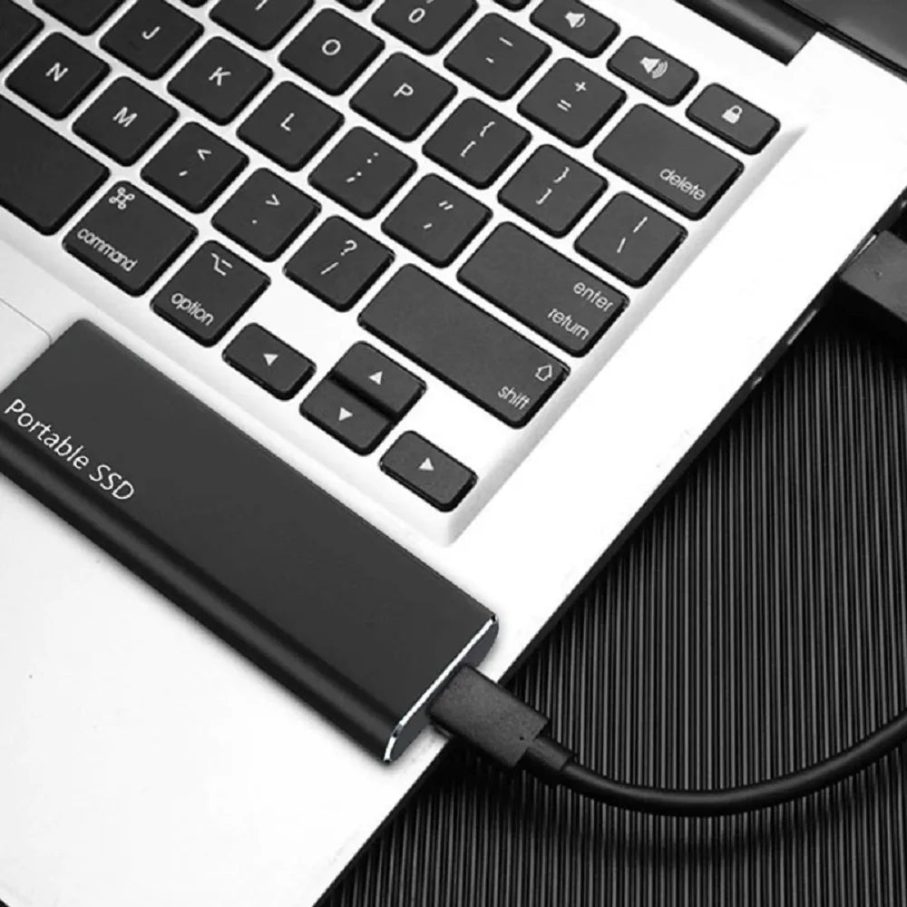Robust ekstern 4TB USB-C harddisk, perfekt for pålitelig fillagring på farten.