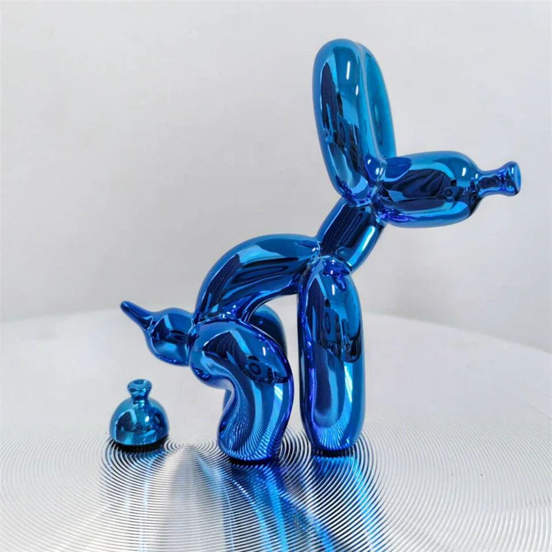 Stilren ballonghund, moderne skulptur og dekorasjon. En fargerik interiørdetalj.