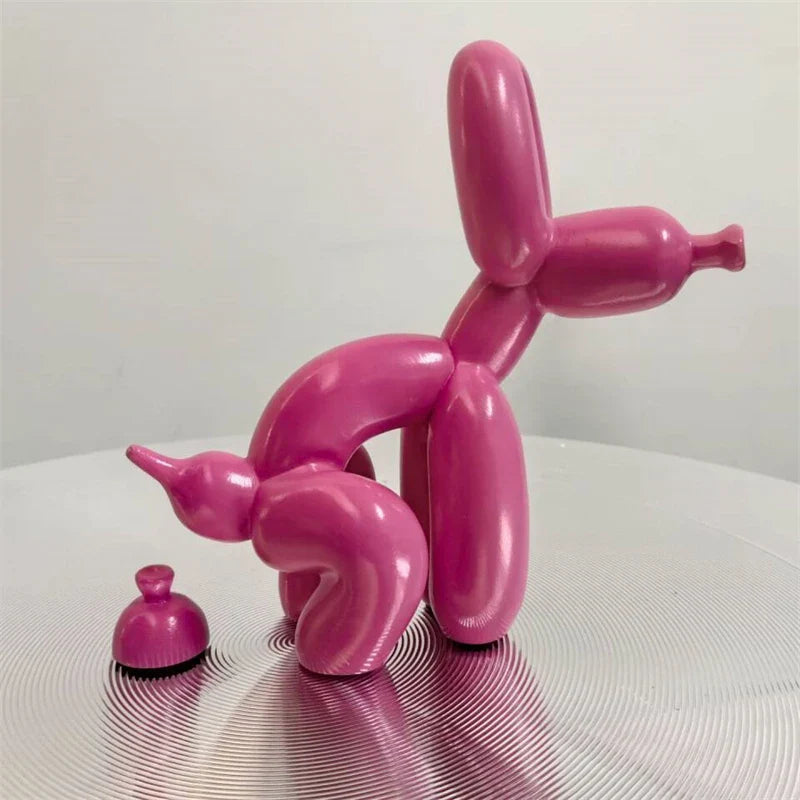 Rød ballonghund skulptur. Elegant og kunstnerisk borddekorasjon for moderne hjem.