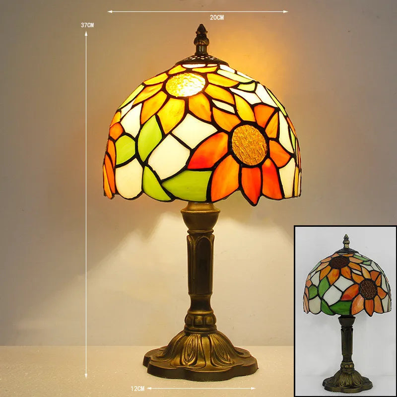 Moderne LED-bordlampe i fargerik Tiffany-stil med fleksibel hals for allsidig interiør.