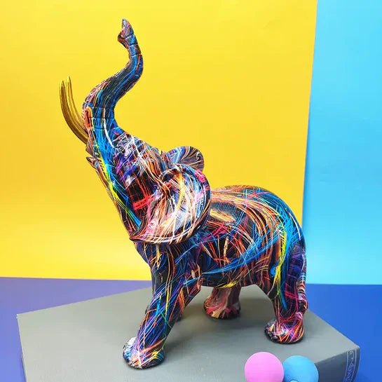 Unik fargerik elefantskulptur, detaljert kunstverk. Ideell gaveidé og flott hjemmedekorasjon.