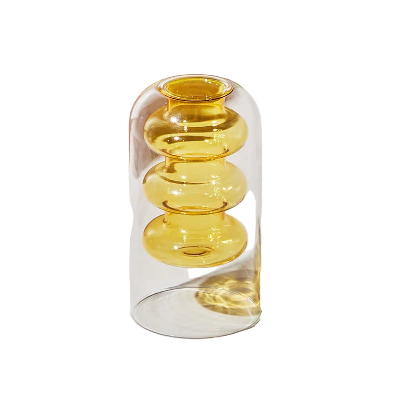 Fargerik glassvase, skandinavisk design. Perfekt for moderne interiør og hjemmedekorasjon.