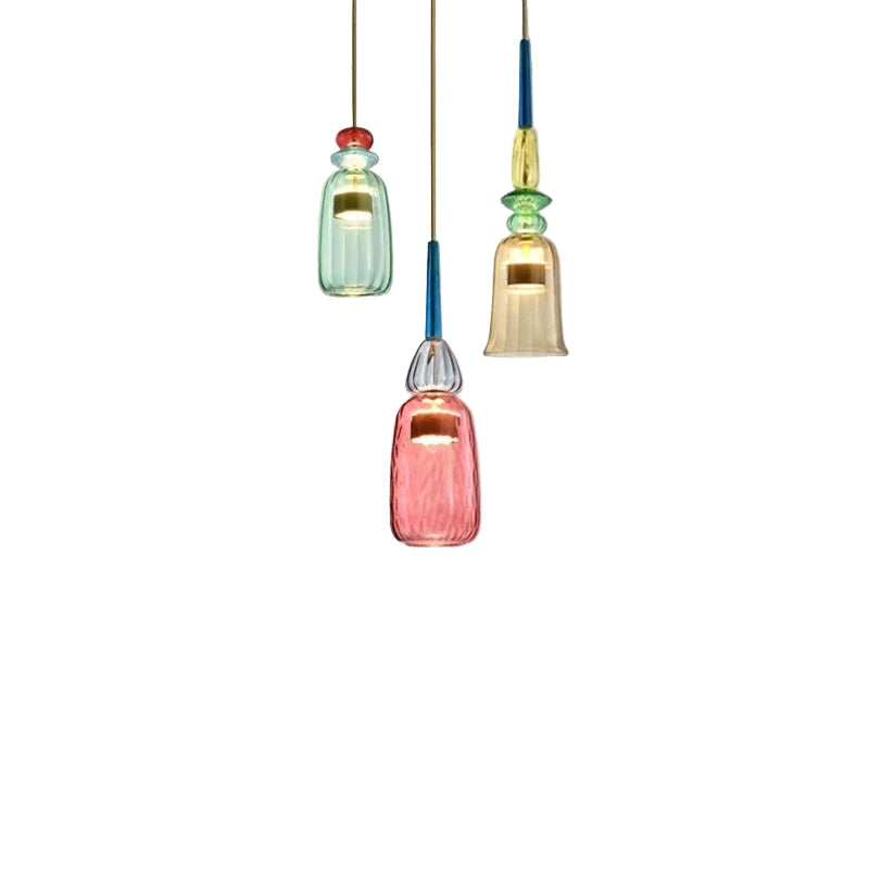 Fargerik moderne glass hengelampe med LED-belysning, perfekt for spisestuen.