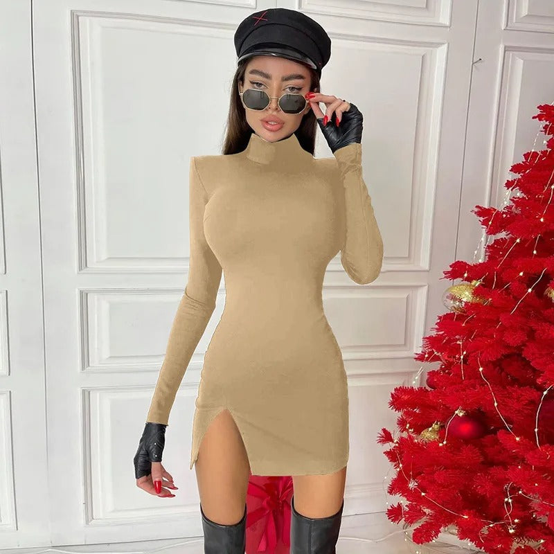 Figurnær minikjole for dame, langermet bodycon design, stilfull og moderne.