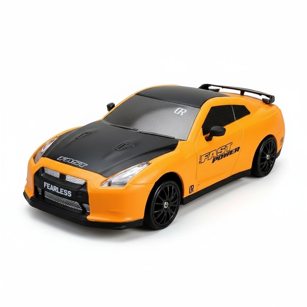 Undersiden av fjernstyrt 4WD RC driftbil, viser differensial og drivverk for optimal 4WD-ytelse.