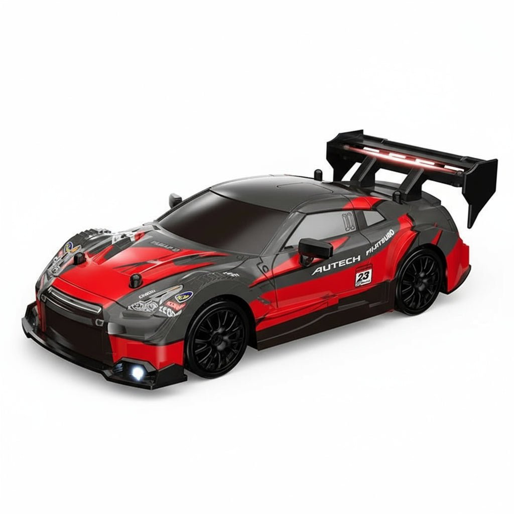 Slitesterk konstruksjon av 4WD RC driftbil, bygget for tøff utendørslek og langvarig hobbyglede.