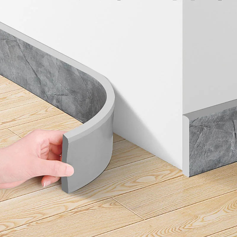 Selvklebende fleksibel gulvlist som forenkler DIY oppussing. Enkel montering uten verktøy.