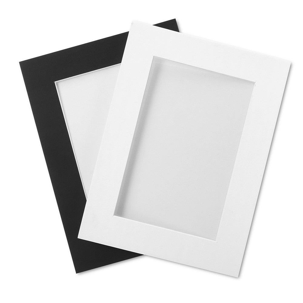 Hvitt fotorammesett for en lys og personlig gallerivegg. Perfekt til å ramme inn bilder og skape en minnevegg.