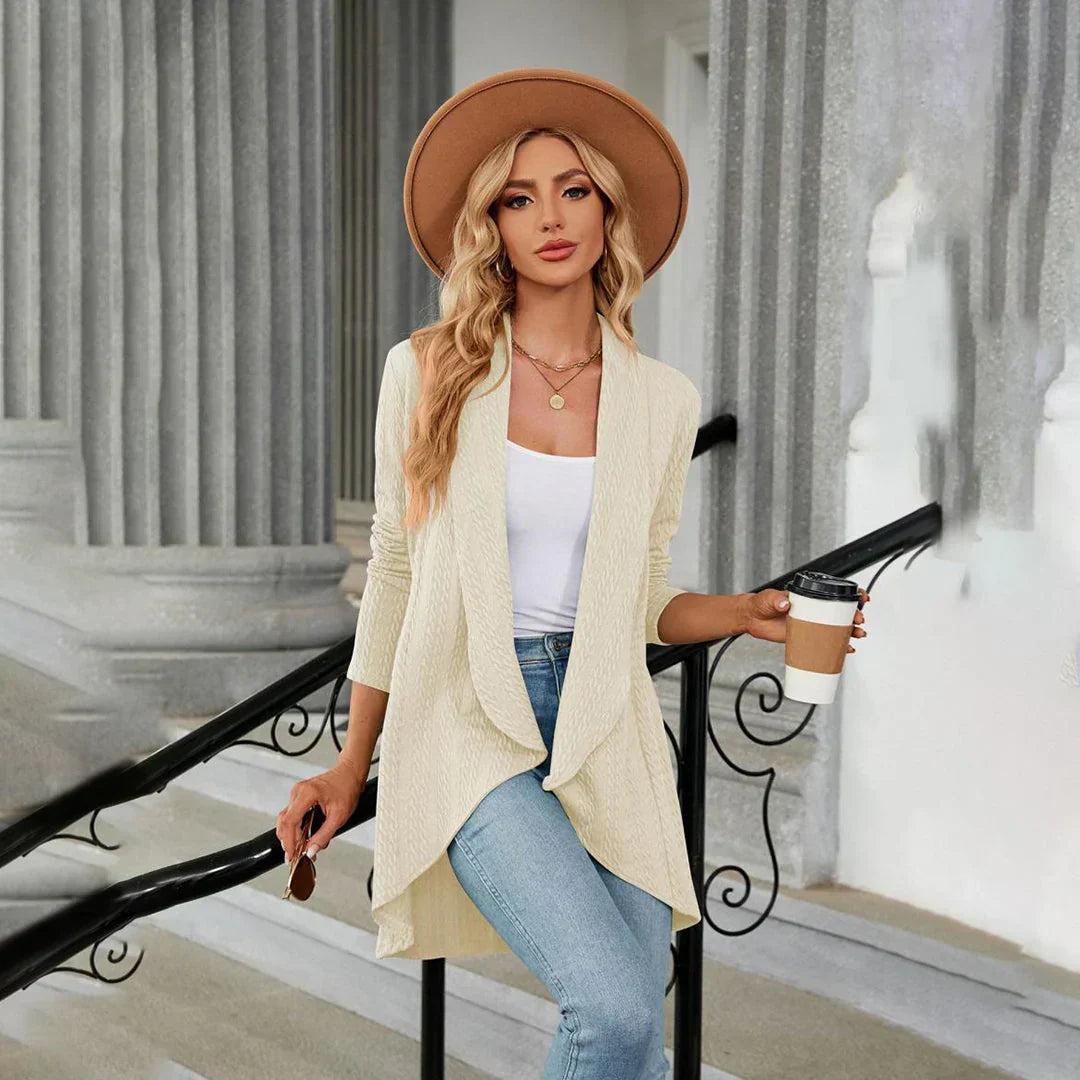 Elegant fest cardigan for kvinner, lang og behagelig. Passer til høst/vår.