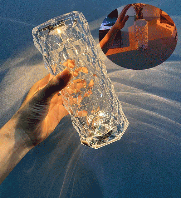 Fortryllende rose krystall berøringslampe, projiserer vakkert mønster, perfekt for interiørdekorasjon.