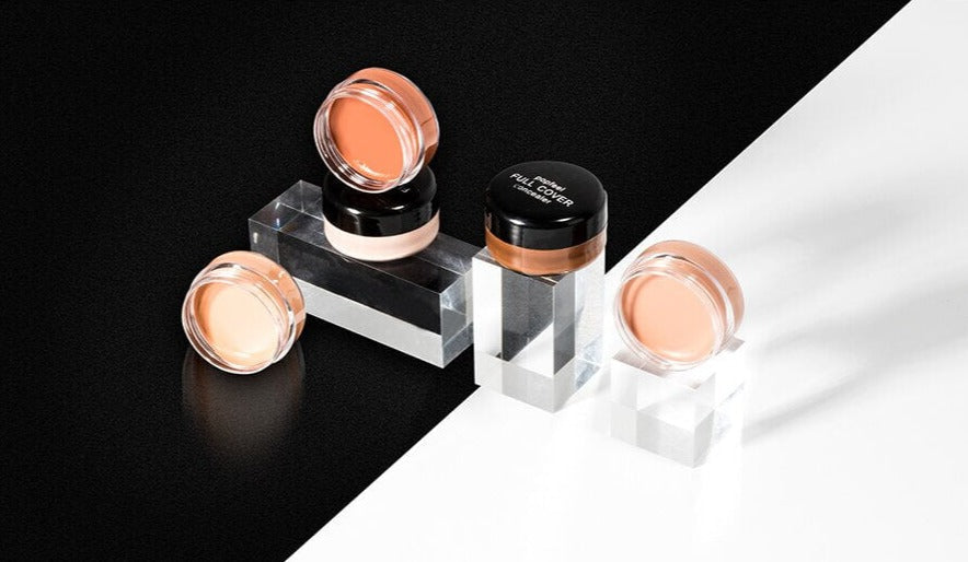 Konsistens: krem. Fulldekkende concealer for kvinner, gir fuktighet og feilfri hud.