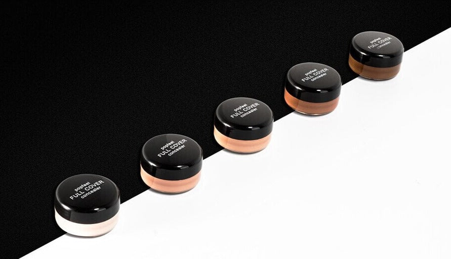 Skjønnhetsprodukt: Fulldekkende concealer for ansikt, jevner ut hudtonen.