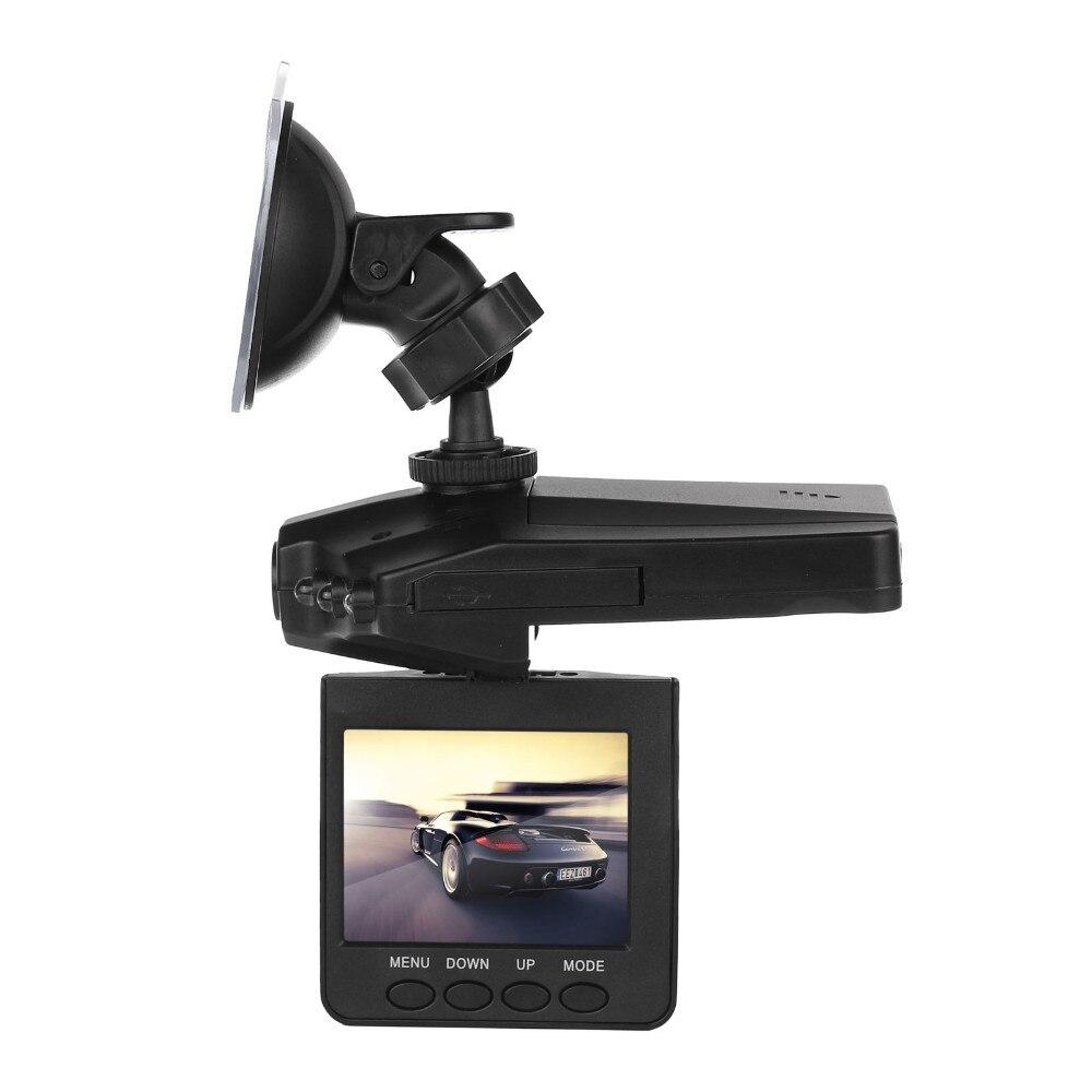 Dashcam-skjerm viser klar video av veien i Full HD. Med nattsyn for mørke forhold.