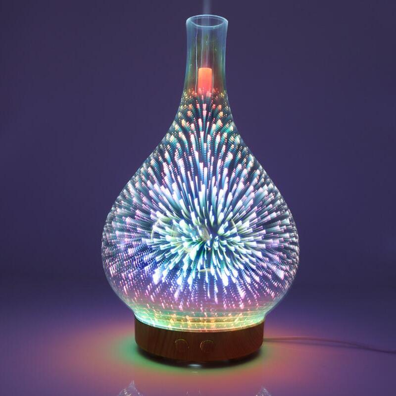 Elegant aroma diffuser for eteriske oljer med beroligende fyrverkeri-lys. Perfekt for avslapning og velvære.
