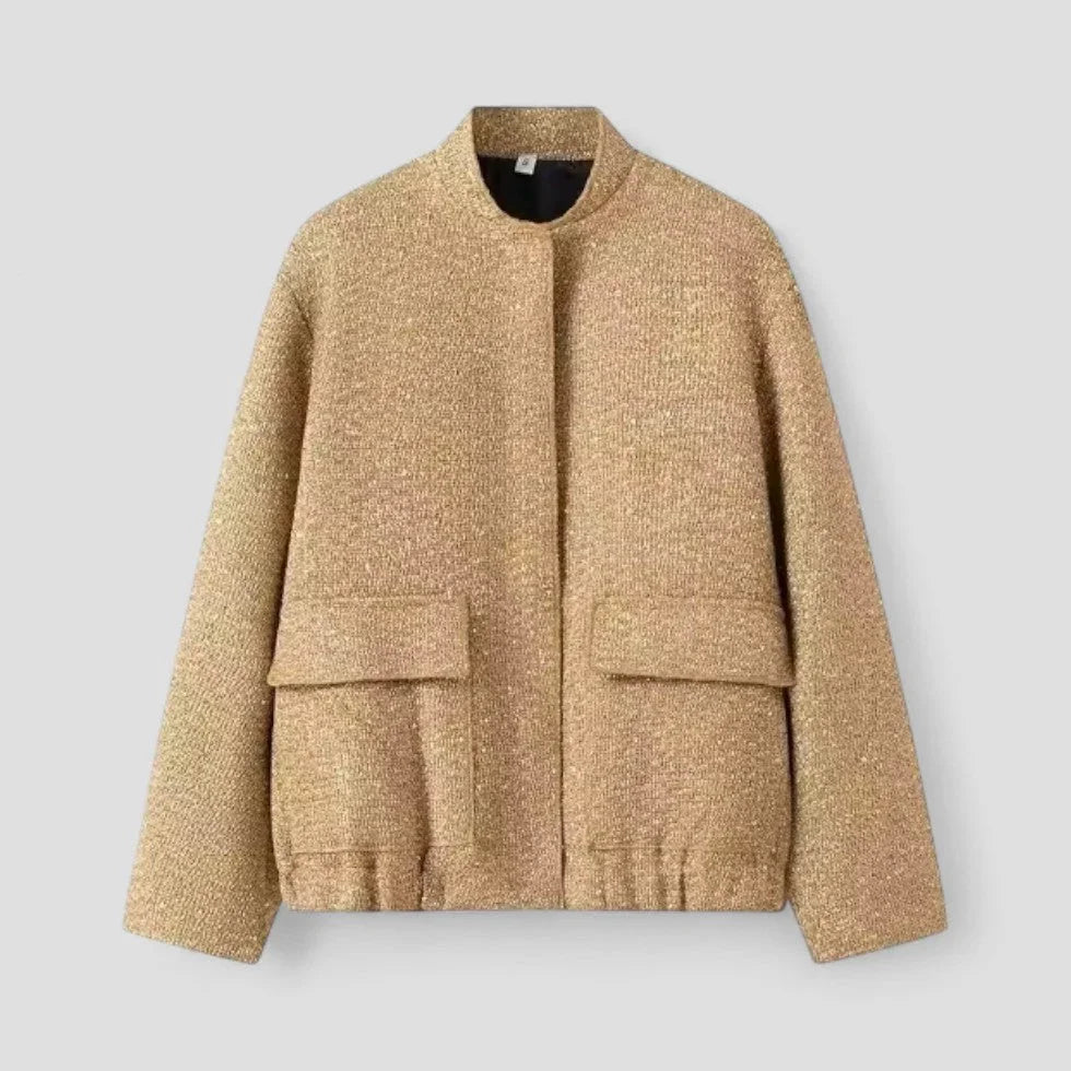 Stilig dame paljett bomberjakke i svart, beige eller hvit. En kort statement jakke for både fest og hverdagsmote.