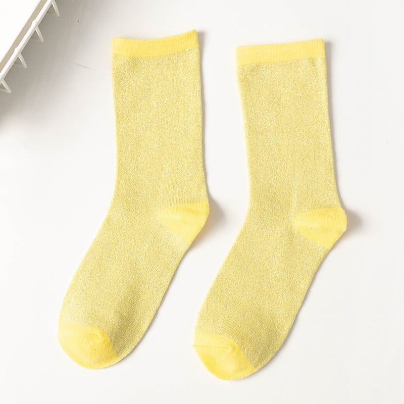 Gi antrekket et løft med disse fargerike glittersokkene; unisex, komfortable og stilige.