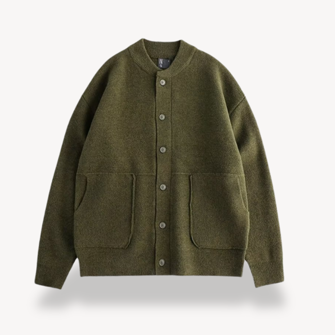 Stilfull herrekofta i strikket design med praktiske knapper. En komfortabel herre cardigan for menn.