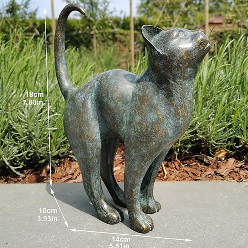 Dekorativ grønn kattestatue for hagen. Værbestandig polyresin hagefigur, ideell for terrasse og balkong.