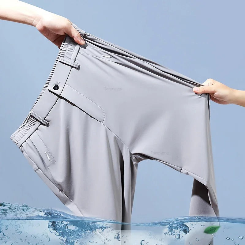 Komfortable, lettvekt sommerbukser for menn. Svarte slimfit stretchbukser for varmt vær.