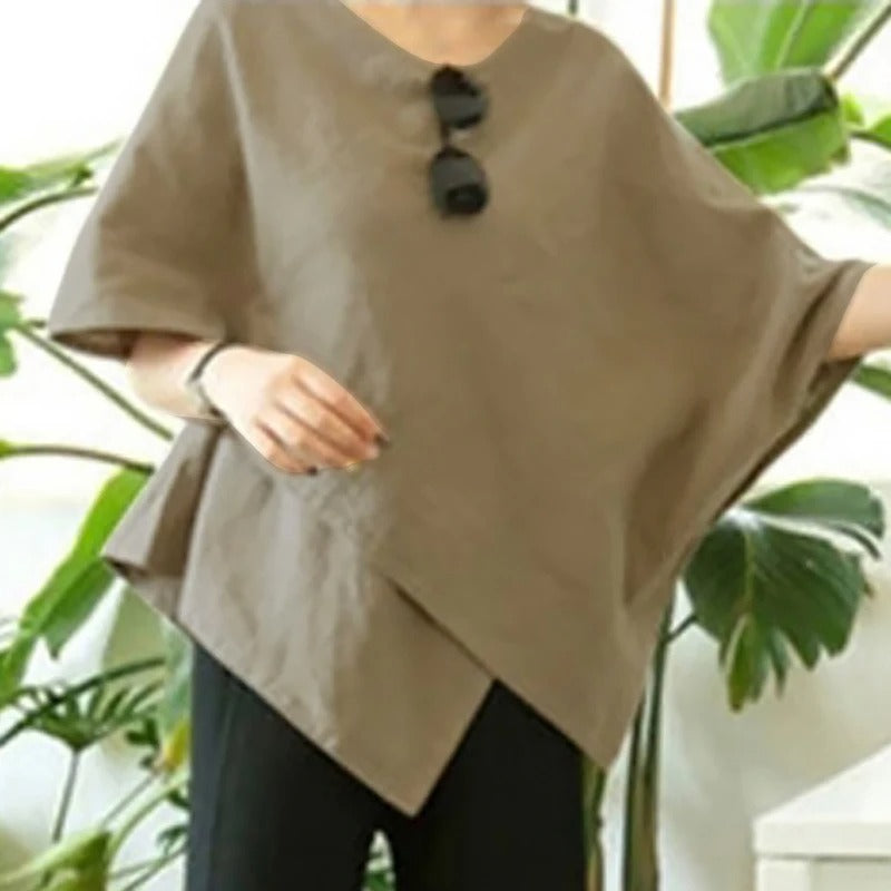 Elegant gul kvinnebluse med asymmetrisk design og halvermete ermer, ideell for stilrene antrekk.