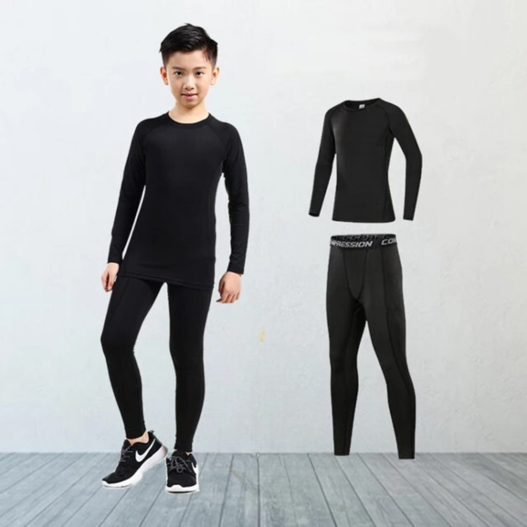 Nærbilde av mykt fleece termoundertøysett for gutt. Komfortabelt basislag for barn, perfekt mot kulde.