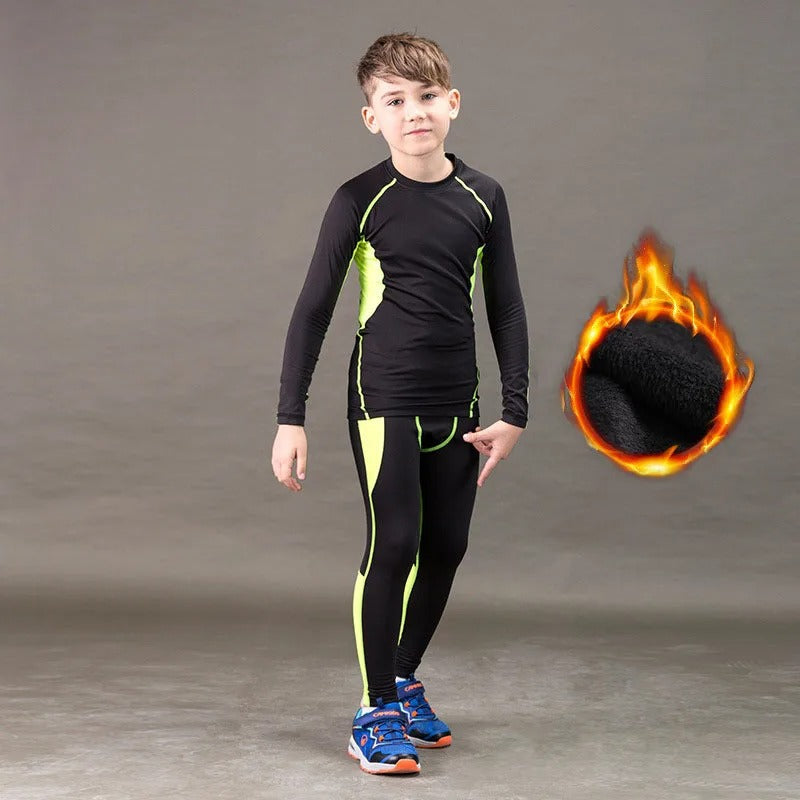 Komfortabelt termoundertøysett i fleece for gutt. Perfekt basislag og aktivitetsklær for vinter og sport.