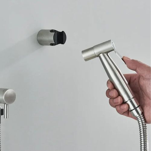 Effektiv hånddusj for bidet med regulerbart trykk. Ideell for daglig hygiene og rengjøring av baderom.