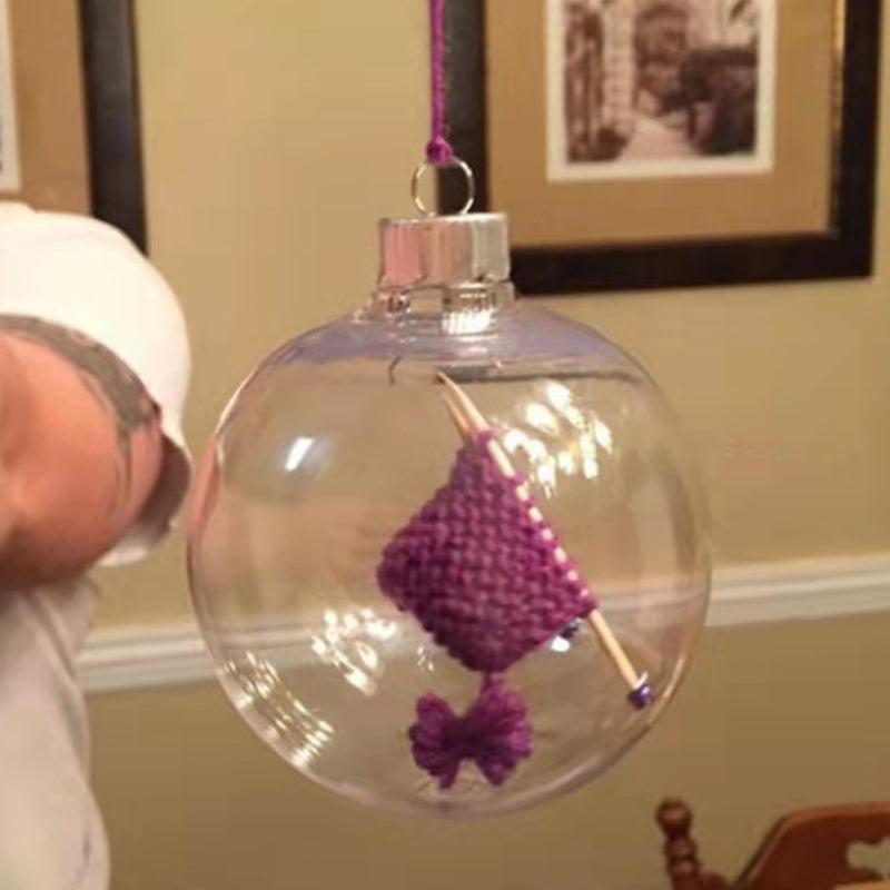 Vakker akryl ornament, håndlaget og strikke-inspirert. Perfekt julepynt for hjemmet.