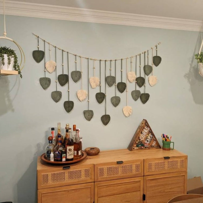 Makramé bladkrans i bomull. Håndlaget veggdekor som passer til alle boho-inspirerte rom.