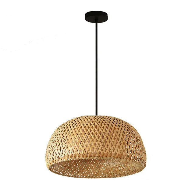 Håndlaget boho rotan hengelampe, perfekt for naturlig interiør i stue eller soverom.