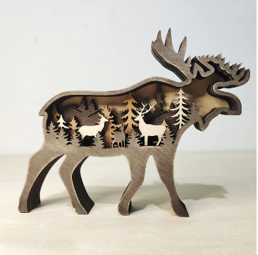 Detaljert håndlaget statuett i flerlagstre, inspirert av nordisk natur og dyr. Perfekt veggkunst.