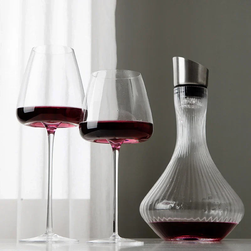Klart håndlaget hvitvinsglass i krystall. Ideelt for lette viner og hverdagsbruk.