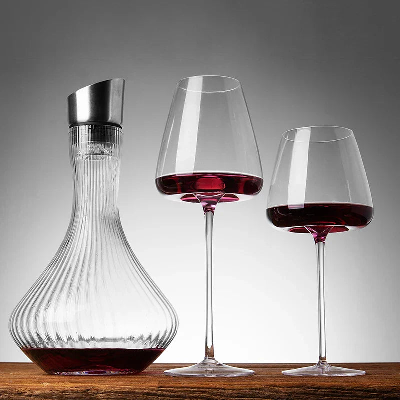 Slankt håndlaget champagneglass i krystall, fløyteform. Til fest og feiringer.