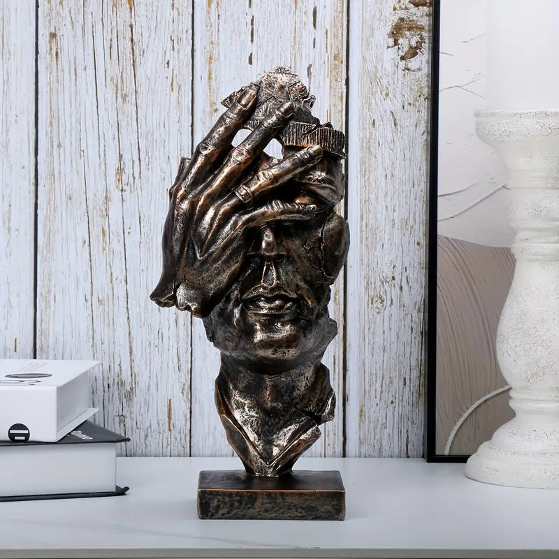 Kunstnerisk håndlaget dekorativ figur. Unik skulptur som passer moderne og klassisk interiør.