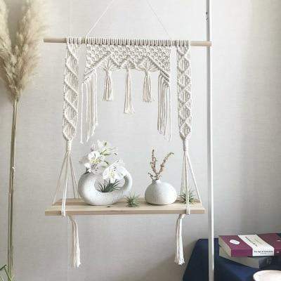 Unik håndlaget macramé hylle med frynser, ideell boho veggdekorasjon for soverommet.