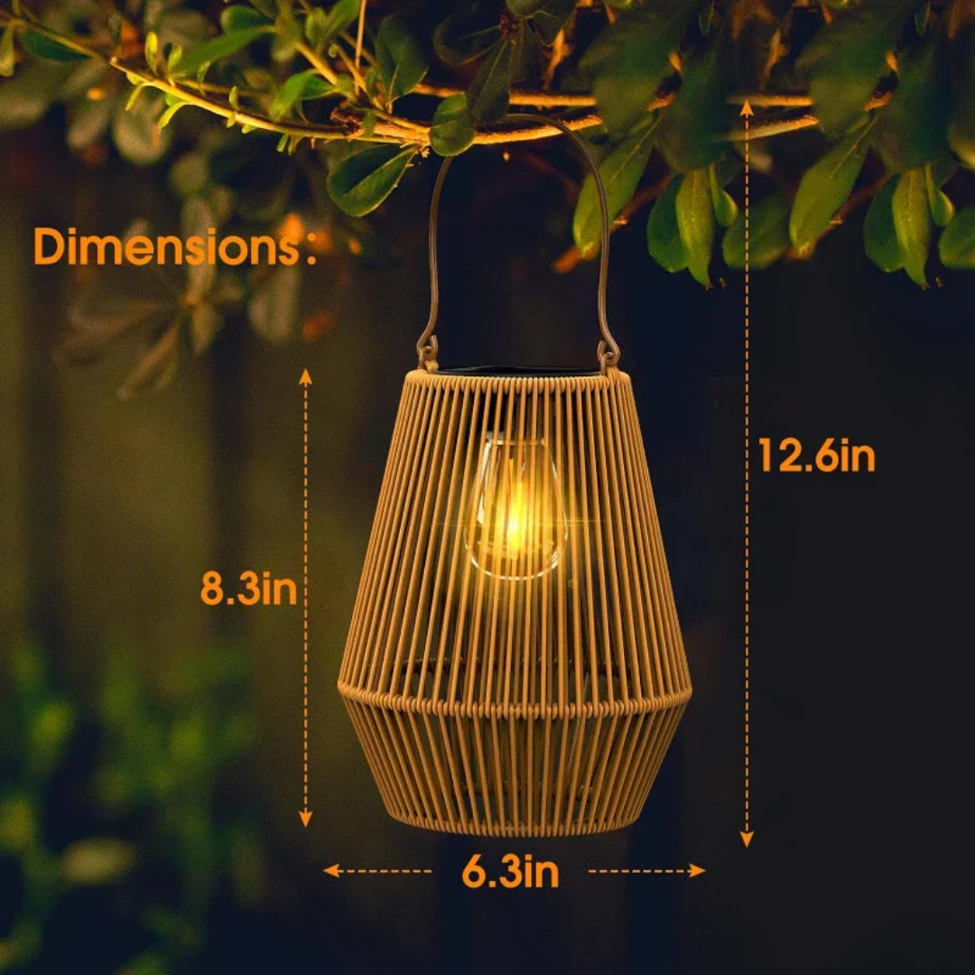Detalj av håndvevd solcellelampe. Naturlig utseende rattan med LED-lys, perfekt for moderne hagebelysning.