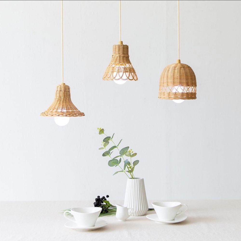 Bohemsk rattan taklampe som skaper en varm og naturlig belysning. Ideell for hyggelig hjemmeinnredning.
