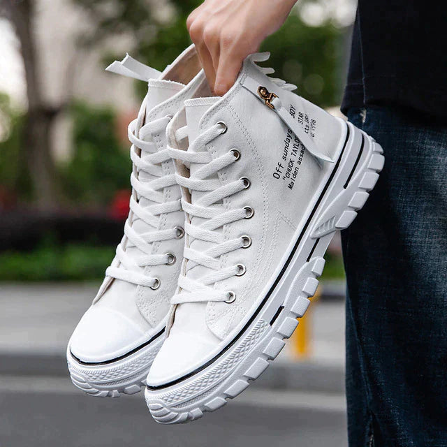 Stilige høye sneakers for menn, ideelle for urbane eventyr. Moderne design med fokus på mote og komfort.