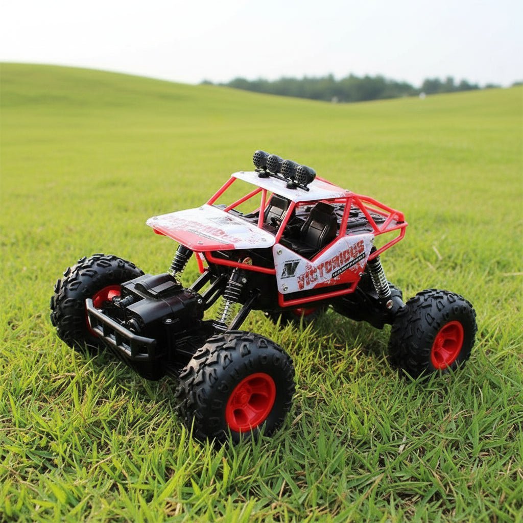 Detaljert, robust 4x4 RC monstertruck med store dekk for terrengkjøring. Høy ytelse.