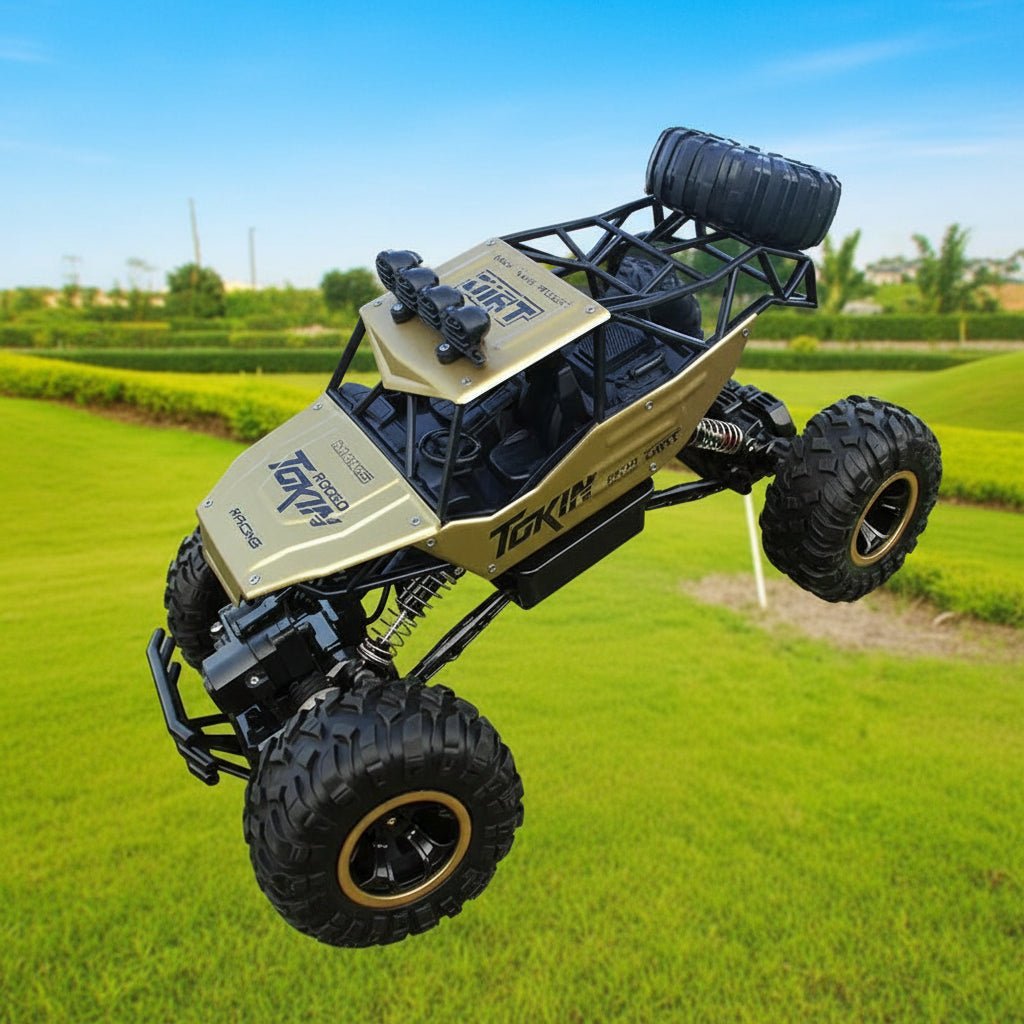 Nærbilde av en tøff høyhastighets 4x4 RC monstertrucks fjæring og store offroad-dekk.