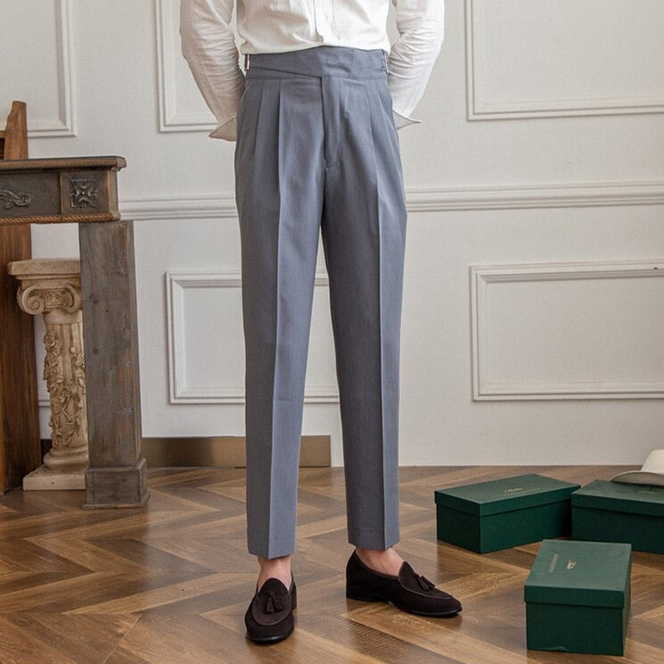Business casual herrebukser, høytliv, plissert front. Kvalitet og komfort for den moderne mann.