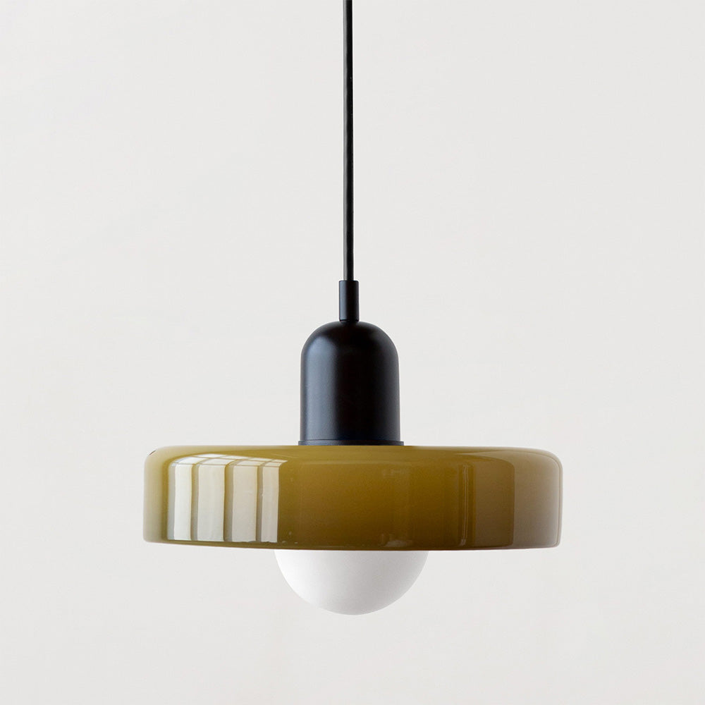 Dekorativ belysning, hengende lampe med fascinerende fargespill.
