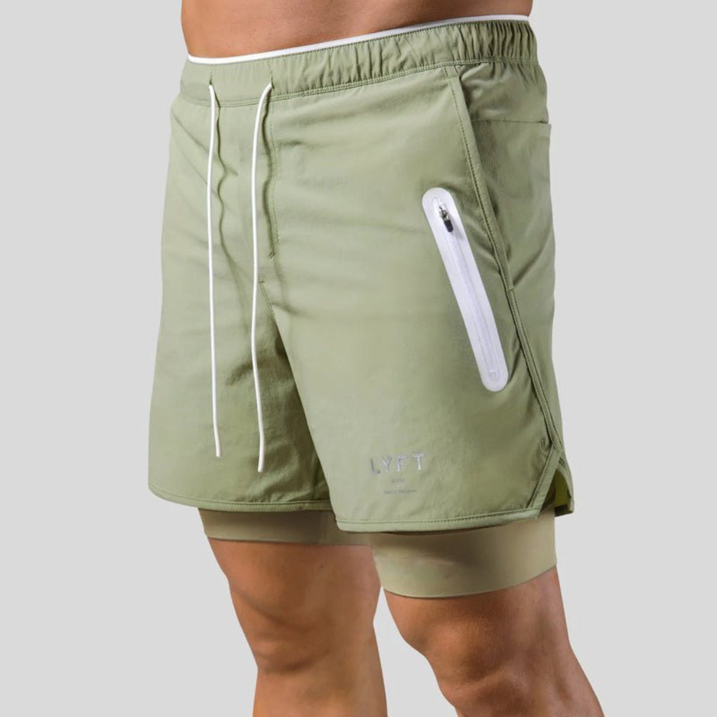 Aktiv herreshorts 2-i-1 for trening. Pustende, hurtigtørkende stoff med integrert kompresjon.