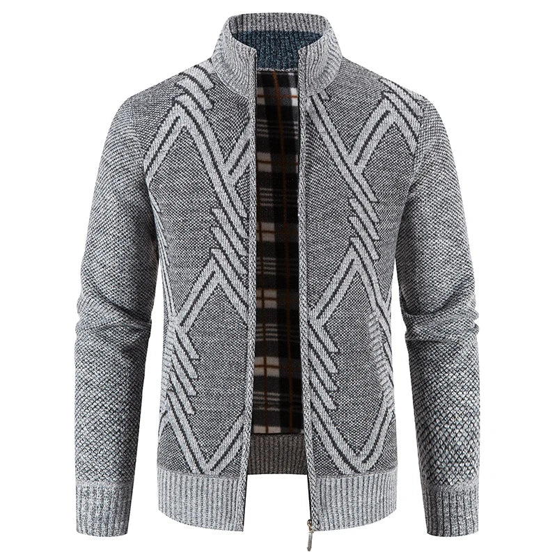 Moderne herre cardigan i patchwork for en komfortabel og stilfull høst- og vinterlook. Trendy lag-på-lag plagg.