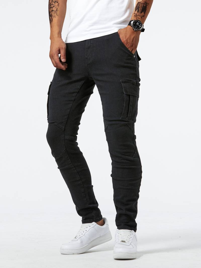 Klassiske blå herre cargo jeans, tilpasset passform og moderne look for menn.
