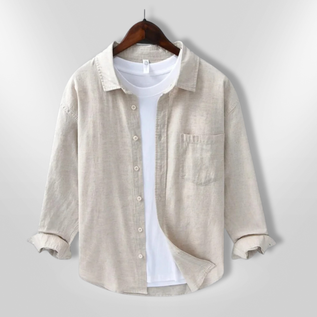 Menns avslappede chemise-skjorte i lett stoff, ideell for vår og sommer, tilbyr stil og komfort.