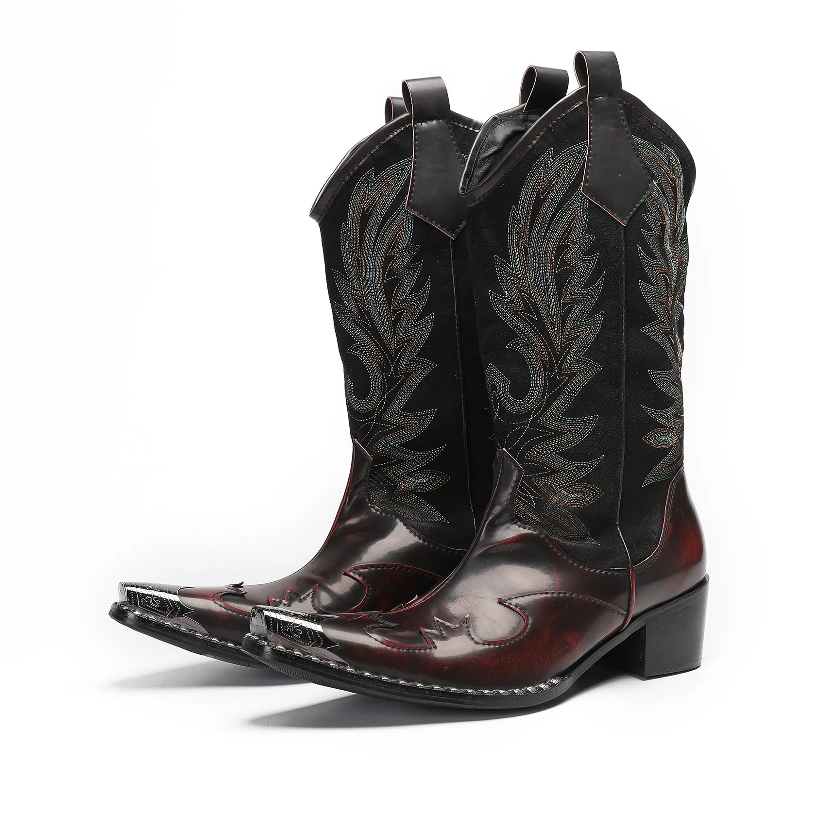 Elegante western cowboystøvler for menn med høyhæl, detaljert broderi og unik metalltå for en stilfull look.